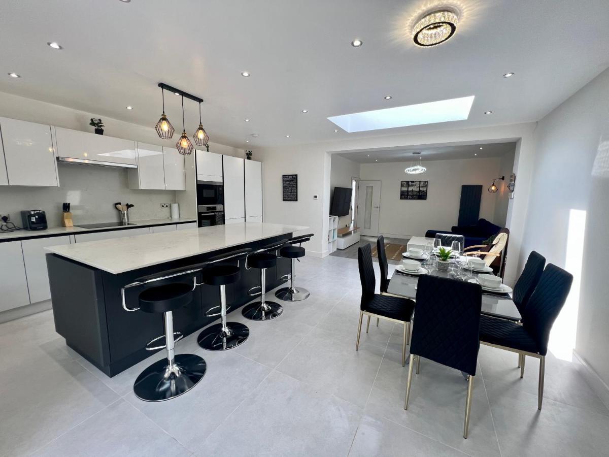 Wembley Stadium 5 Star Brand New Luxury Sleeps 14 With Parking Villa Londra Dış mekan fotoğraf